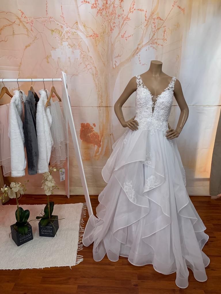ballgown-petal-layered-wedding-dress-2023010000124